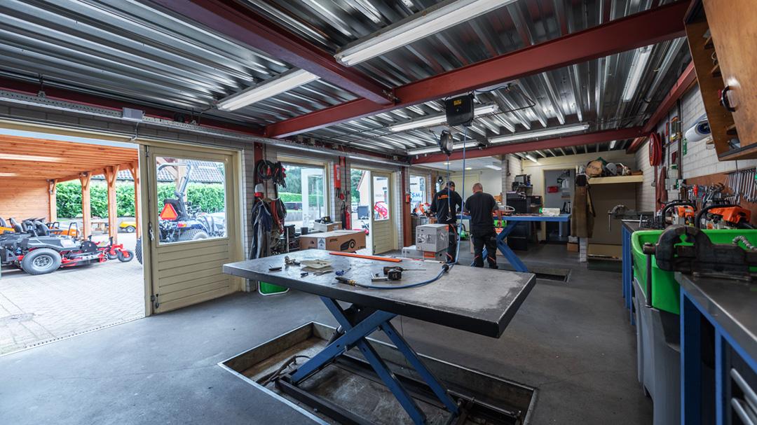 Osma Renkum Osma bos tuin en parkmachines STIHL Kranzle Iseki Viking ELIET Wposch Leibnitz de groene hand gereedschappen Birchmeier Tielburger GTM Professional Bomag fayat group matagor Jan Ostermeijer tuinmachines reparatie onderhoud tuingereedschap tuinvakmachinehandel renkum Stihl dealer Renkum Motorkettingzaag Electrische kettingzaag Motorheggenschaar Rugbladblazer Motorbosmaaier Motorheggenschaar Motorgrondboor Motordoorslijper Electrische heggenschaar Gazonmaaier Tuinwals Steenknipper Trilplaat Kloofmachine Kantensnijder Hogedrukreiniger Kunstmeststrooier Minikraan Tuinapparatuur occacion verkoop tuinapparatuur huren Osma verhuur Hovenier apparatuur huren Tuin apparatuur huren