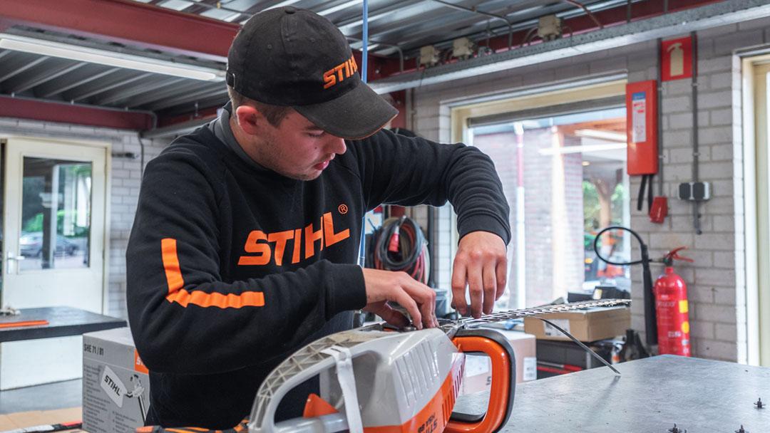 Osma Renkum Osma bos tuin en parkmachines STIHL Kranzle Iseki Viking ELIET Wposch Leibnitz de groene hand gereedschappen Birchmeier Tielburger GTM Professional Bomag fayat group matagor Jan Ostermeijer tuinmachines reparatie onderhoud tuingereedschap tuinvakmachinehandel renkum Stihl dealer Renkum Motorkettingzaag Electrische kettingzaag Motorheggenschaar Rugbladblazer Motorbosmaaier Motorheggenschaar Motorgrondboor Motordoorslijper Electrische heggenschaar Gazonmaaier Tuinwals Steenknipper Trilplaat Kloofmachine Kantensnijder Hogedrukreiniger Kunstmeststrooier Minikraan Tuinapparatuur occacion verkoop tuinapparatuur huren Osma verhuur Hovenier apparatuur huren Tuin apparatuur huren